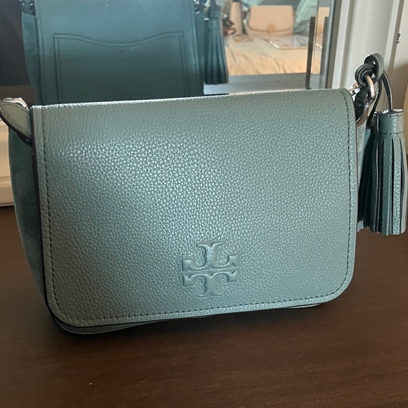 Tory Burch Handbags - Tory Burch Sage Leather Crossbody Bag
